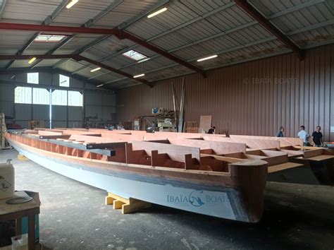 chantier naval retournement de la coque de lhouse boat
