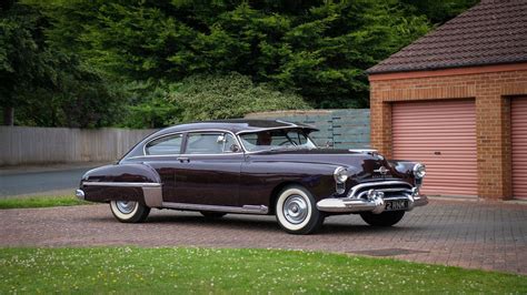 Remembering Americas First Muscle Car The Oldsmobile Rocket 88