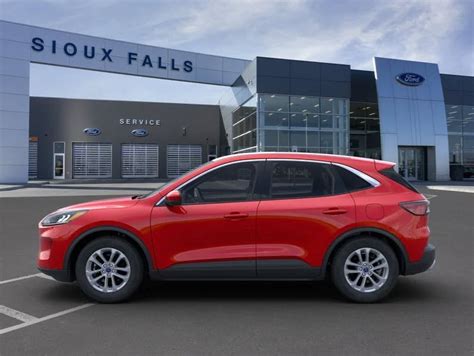 Comparing The 2022 Ford Escape And The 2022 Kia Niro