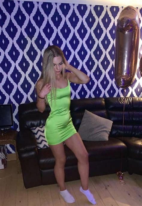 IUTR Tight Green Dress 9GAG