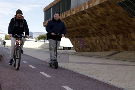 Trànsit prohibirà que els patinets elèctrics vagin per la vorera