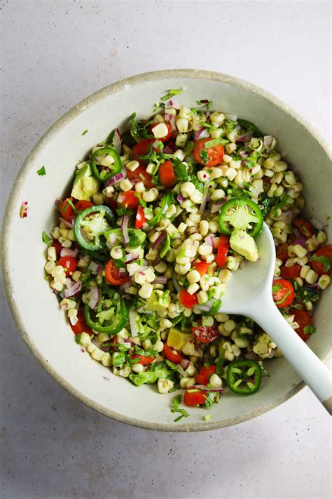 Ensalada De Elote Con Tomates Cherry Y Aguacate