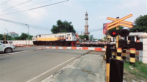 Railroad Crossing Indonesia Palang Perlintasan Kereta Api Kereta