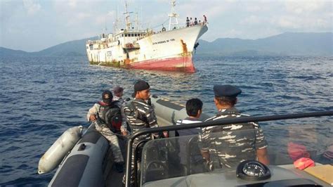 Foto Penangkapan Kapal Pencuri Ikan Asing Oleh TNI AL Di Perairan