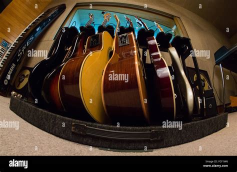 Washburn Guitars Hi Res Stock Photography And Images Alamy