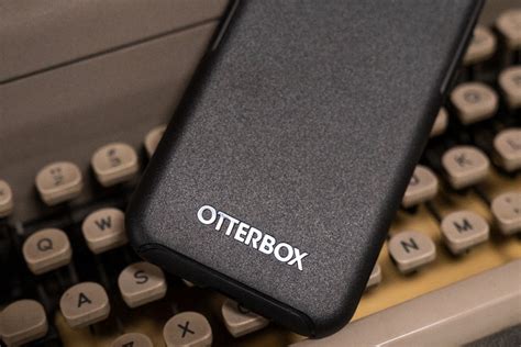 What is the Difference between Otterbox Defender and Commuter Cases?