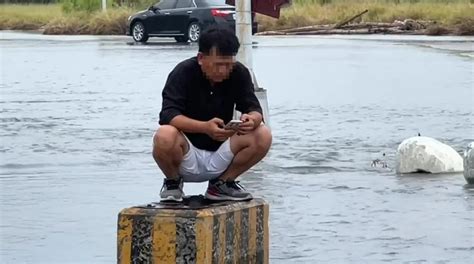 海葵颱風／雲林箔子寮海水倒灌「一片汪洋」 民眾躲水泥墩陷「孤島」 Yahoo奇摩汽車機車