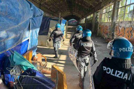 Roma Sgombero In Corso Nel Fortino Della Droga Blitz Alle Ex Officine