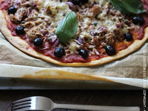 Tarte fine au thon câpres et sauce tomate aux légumes grillés