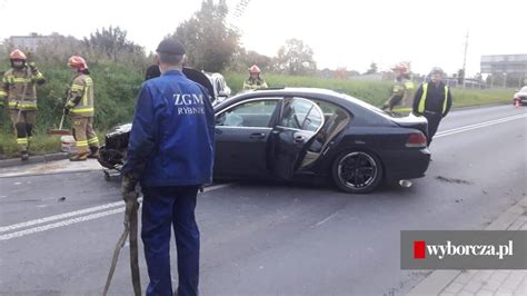 Wypadek w Rybniku Czołowe zderzenie na Obwiedni Południowej Trzy