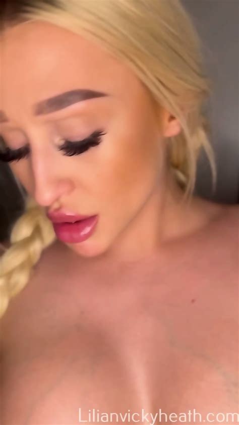 Horny College Girl Sucks On A Banana Chidima Fola