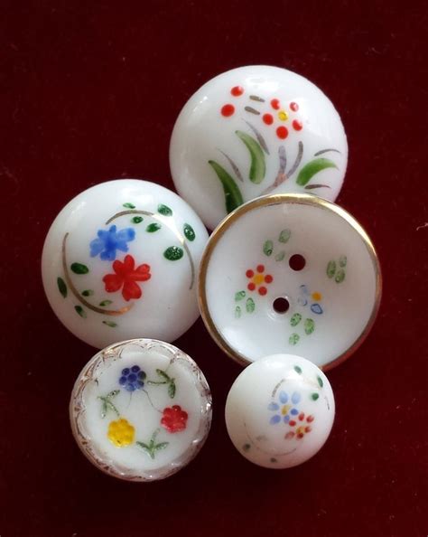 505 Lot Of 5 White Vintage Dome And Flat Glass Buttons W Enamel Painted