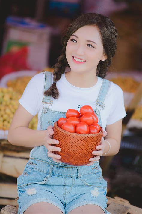Ngắm nụ cười trong vắt của hot girl dân tộc Thu Hương