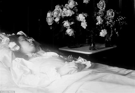 Post Mortem Photography Morbid Gallery Reveals How Victorians Took