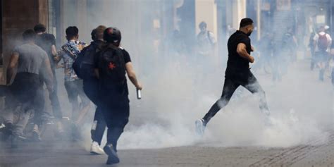 Francia Le Proteste Per La Morte Di Nahel Continuano Scontri Tra