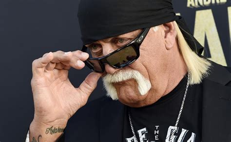 Hulk Hogan vient à la rescousse d une adolescente après un accident de