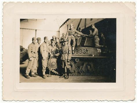 Foto Beutepanzer Kompanie 223 in Frankreich Offizier Panzermänner Char