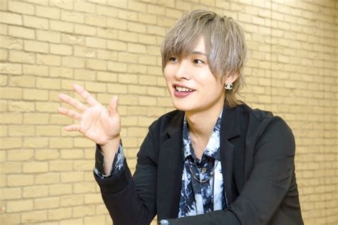 声優・岡本信彦インタビュー「 “とりあえずやってみよう精神”を持つことで気づけたことはたくさんあった」│タウンワークマガジン