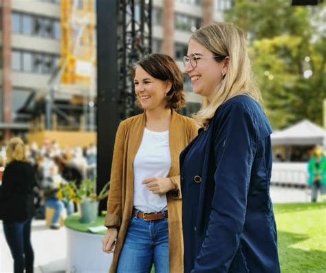 Zeiger Das Gleiche Lappen Baerbock In Jeans Konservierungsmittel Danken