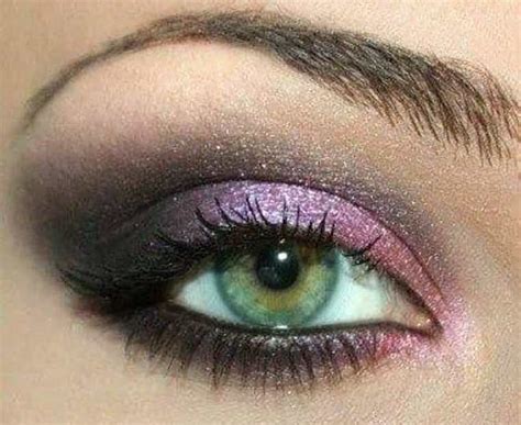 Best Eyeshadow Colors For Green Eyes To Make Them Pop