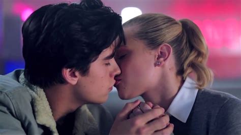 10 Cutest Bughead Jughead Betty Moments Riverdale Youtube