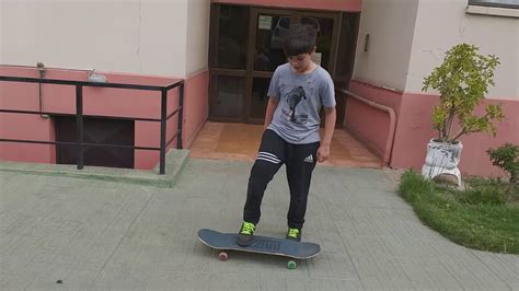 MIS PRIMEROS TRUCOS EN SKATE YouTube