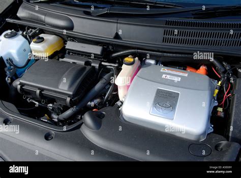 Toyota hybrid Engine Stock Photo - Alamy