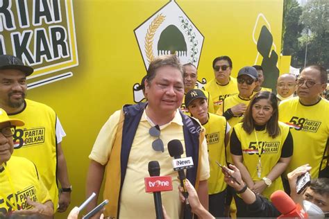 Airlangga Acara Jalan Sehat Tandakan Golkar Siap Hadapi Pemilu 2024