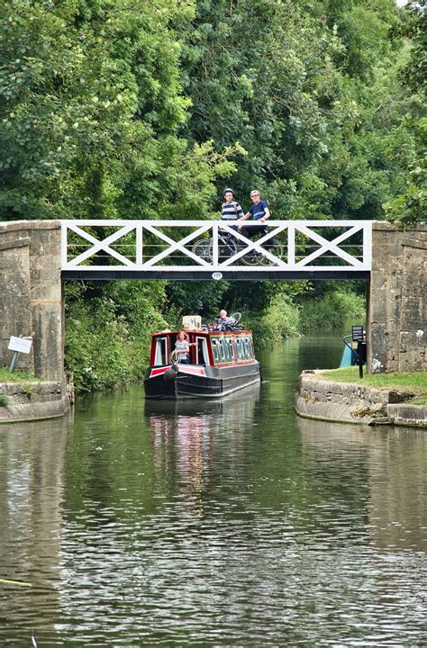 Best Canal Boat Routes for Beginners: A Guide to Easy and Scenic ...