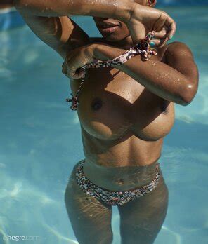 AMATEUR GIRL Katherina Skinny Dipping 28 14000px Porn