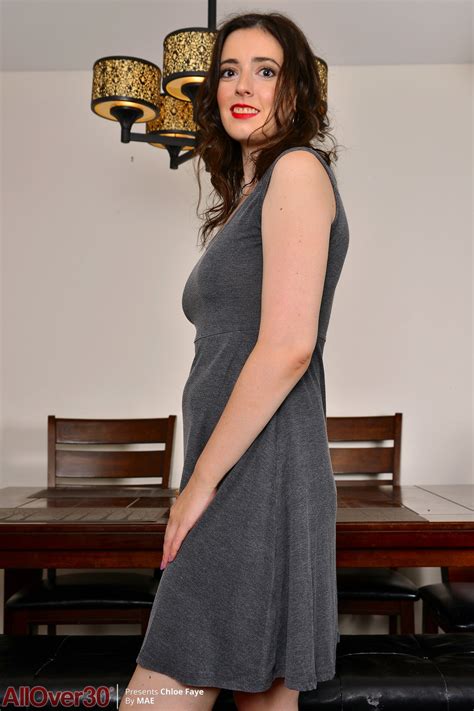 All Natural American MILF Chloe Faye Spreads Her Fat Butt Cheeks And Pussy CoedCherry