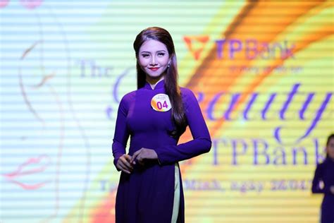 Ngắm nhan sắc đốn tim cộng đồng mạng của những hot girl ngân hàng