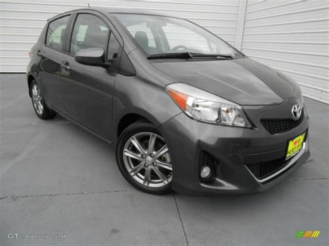 Magnetic Gray Metallic Toyota Yaris Se Door Photo