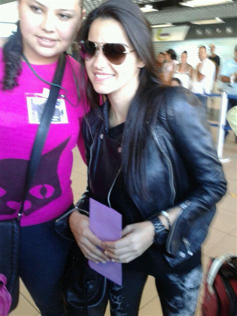 Maite Perroni Desembarcando No Aeroporto Da Costa Rica