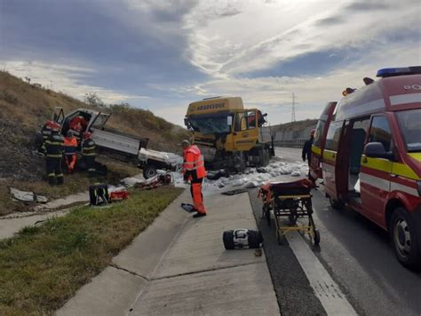 Foto Accident Pe A Un Autotren I O Autoutilitar Implicate Ofer