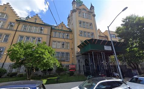 Threatening text between students sparks slashing at NYC high school