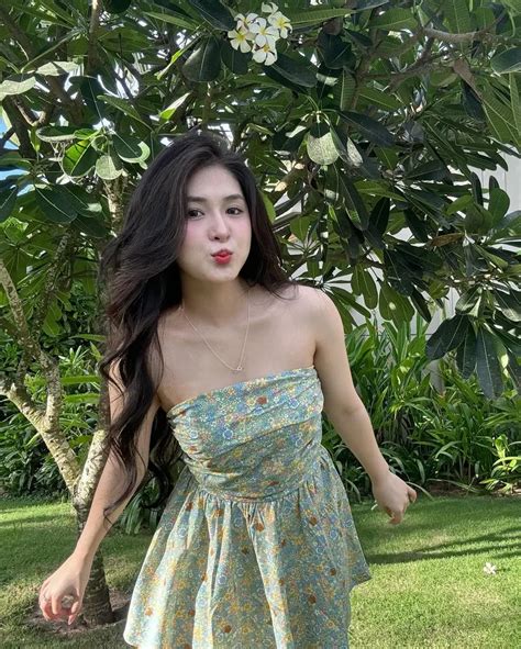 365 ảnh Quỳnh Alee bikini đẹp tự tin khoe body xịt keo