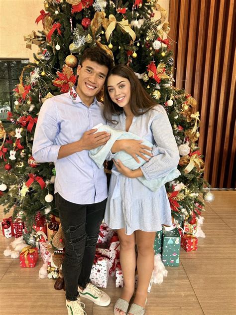 Bùi Tiến Dũng lấy hot girl Ukraine sinh năm 2000 được con trai 2 tháng trắng hồng giống mẹ to