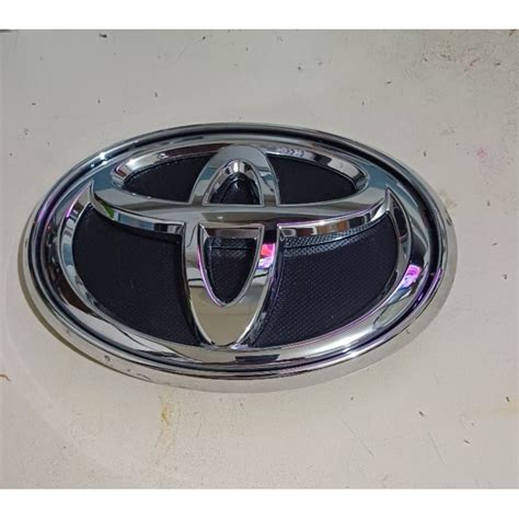 Jual Emblem Logo Grill Fortuner Vrz Original Baru Toyota Shopee Indonesia