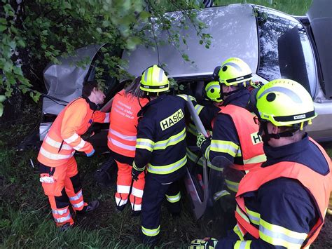 Hasiči zasahovali u nehody osobního auta v Šedivci směrem na POŽÁRY