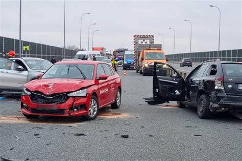 Groźny wypadek na A4 w okolicy Tarnowa Trzy osoby ranne ZDJĘCIA