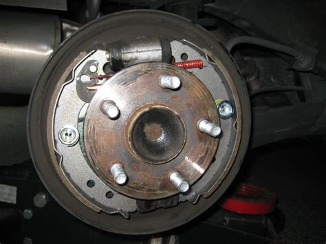 Toyota Corolla Rear Drum Brake Shoes Replacement Guide 055