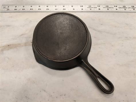 Unmarked Vollrath 3 Cast Iron Skillet Reproduction Etsy