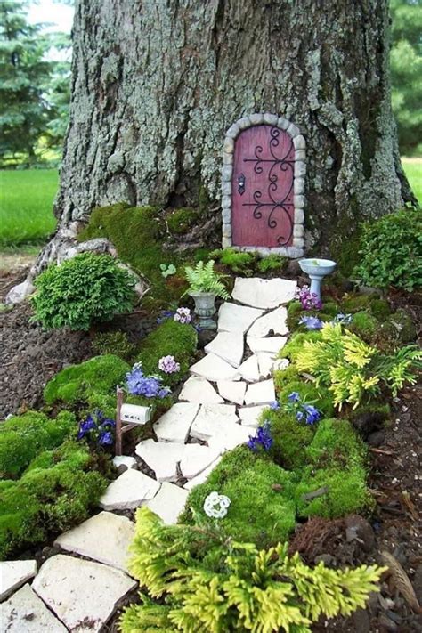 Tree Stump Fairy Garden Magical DIY Ideas - Unique Balcony & Garden ...