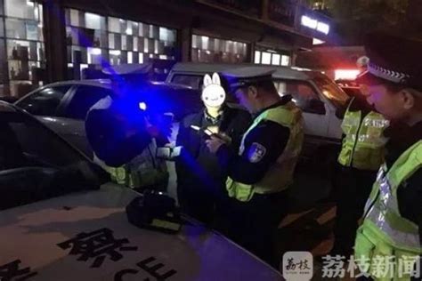 遮挡号牌躲不过“秋风”行动 常州交警严查套牌假牌假证等违法行为！ 我苏网