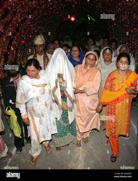 Boda Kashmiri Fotograf As E Im Genes De Alta Resoluci N Alamy