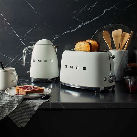 SMEG Matte White Toaster + Reviews | Crate & Barrel | Smeg, Retro ...