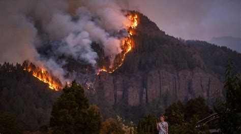 Zeci de mii de persoane au fost evacuate în Tenerife unde un incendiu