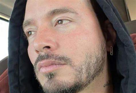 J Balvin Sufre Un Accidente Y Le Tuvieron Que Enyesar Una Mano Diario