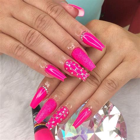 35 Opções De Unhas Rosas Com Glitter Que Esbanjam Estilo E Sofisticação